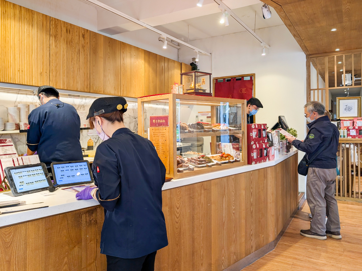 雙月食品社導入 WiXtar AI Kiosk 自助點餐、候位與 KDS 打造全自動智慧餐廳