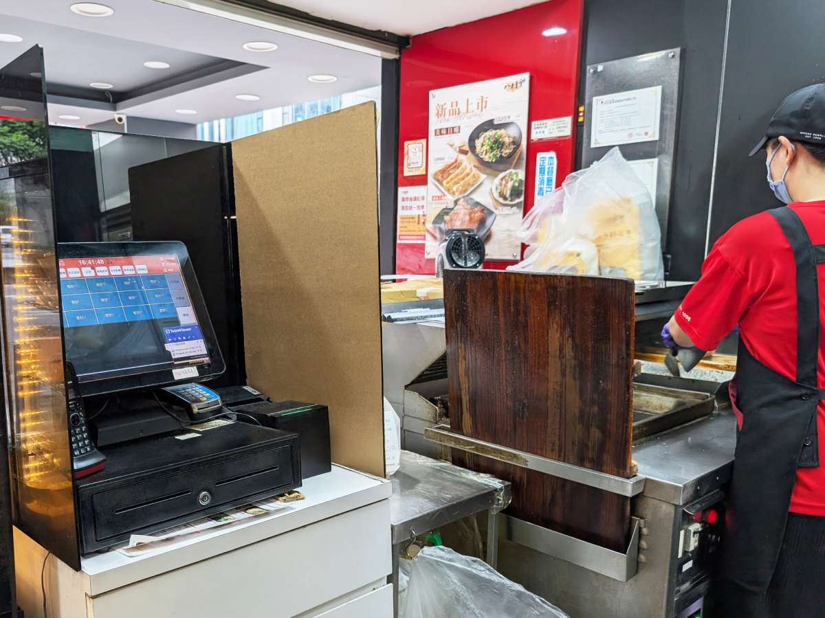 餐廳 POS 從單店延伸至連鎖總部統一管理，支援跨店報表與多店菜單同步