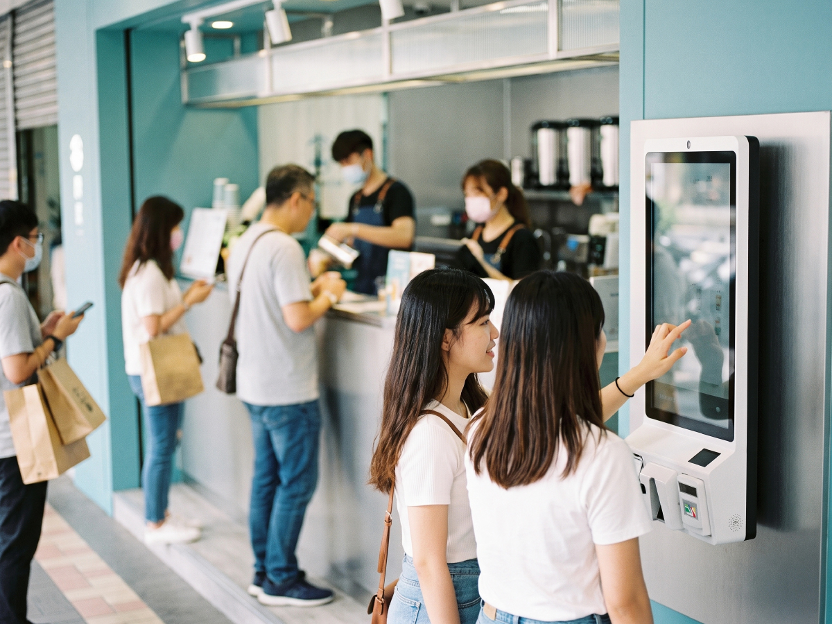 樺達奶茶等連鎖茶飲品牌導入WiXtar自助點餐機提升尖峰出杯效率